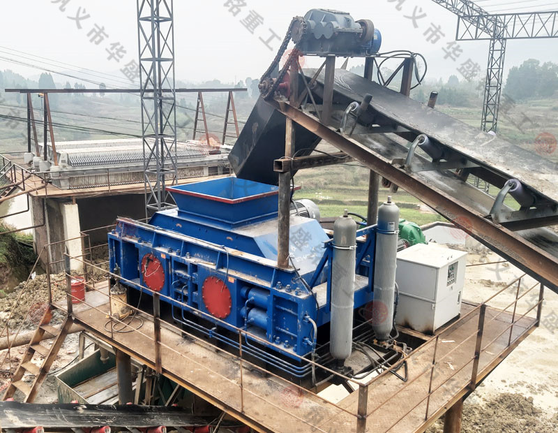 廣西對輥制砂機(jī)時(shí)產(chǎn)150噸制砂現(xiàn)場