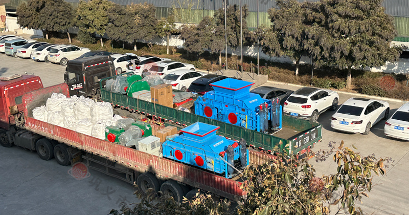 液壓對輥制砂機(jī)